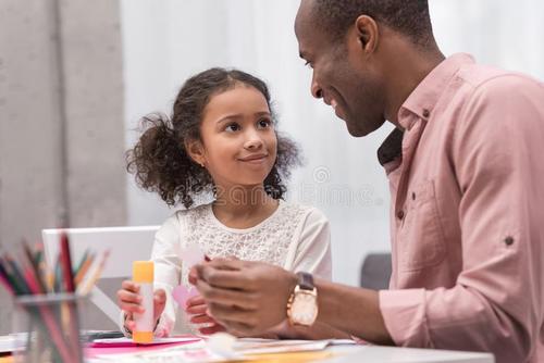 如何改善家庭親子關系試試這5招?叛逆期如何搞好親子關系