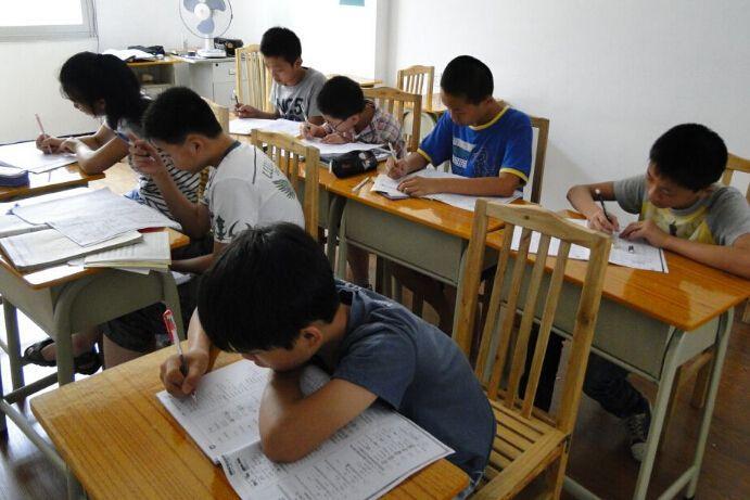 補課正在毀掉你的孩子真相在這里?父母強迫孩子上補習班有用嗎