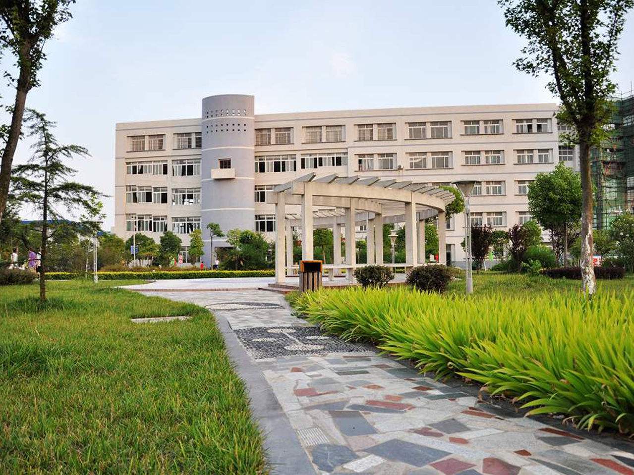 安徽醫科大學實力怎么樣?是985嗎?排名第幾?就業前景如何?